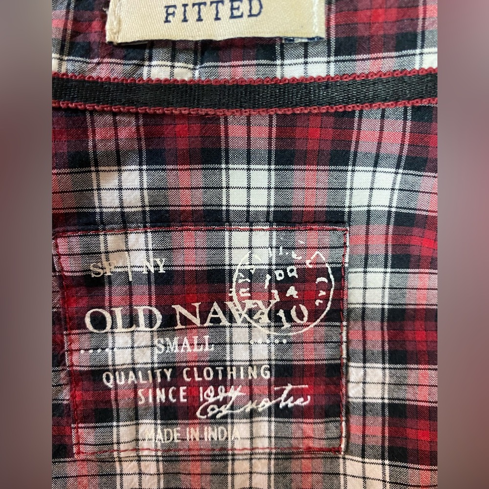 Old Navy Fitted Long Sleeve Button Up Shirt Men’s Small - Picture 3 of 3